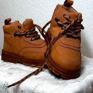 New Zara baby boy boots, size 23